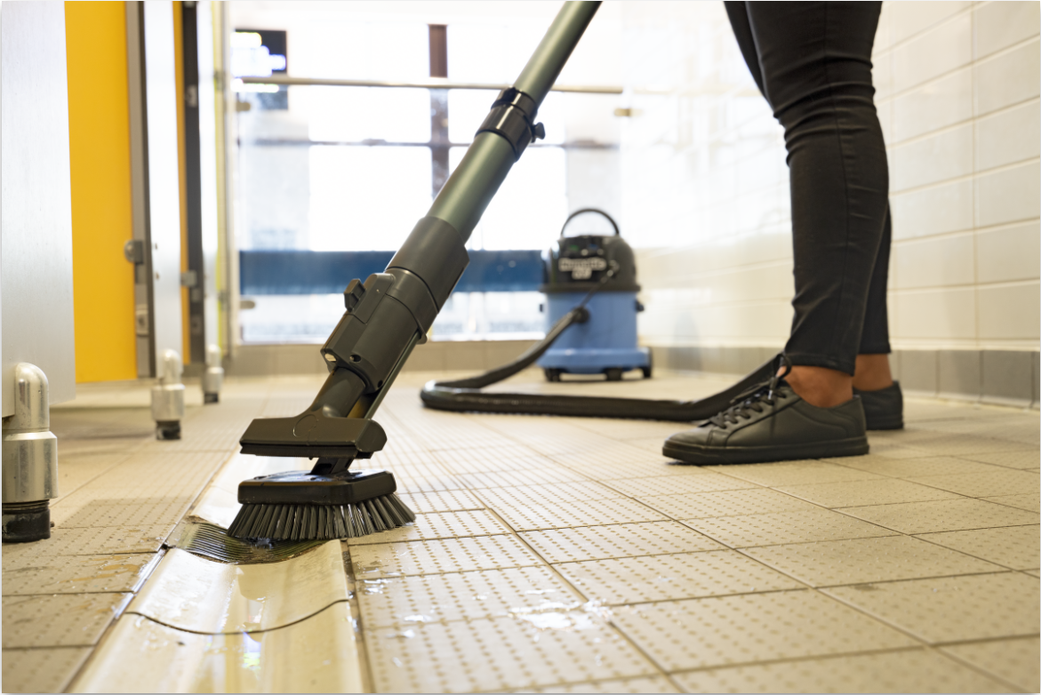 Numatic CTB370NX Commercial Battery Carpet & Upholstery Cleaner