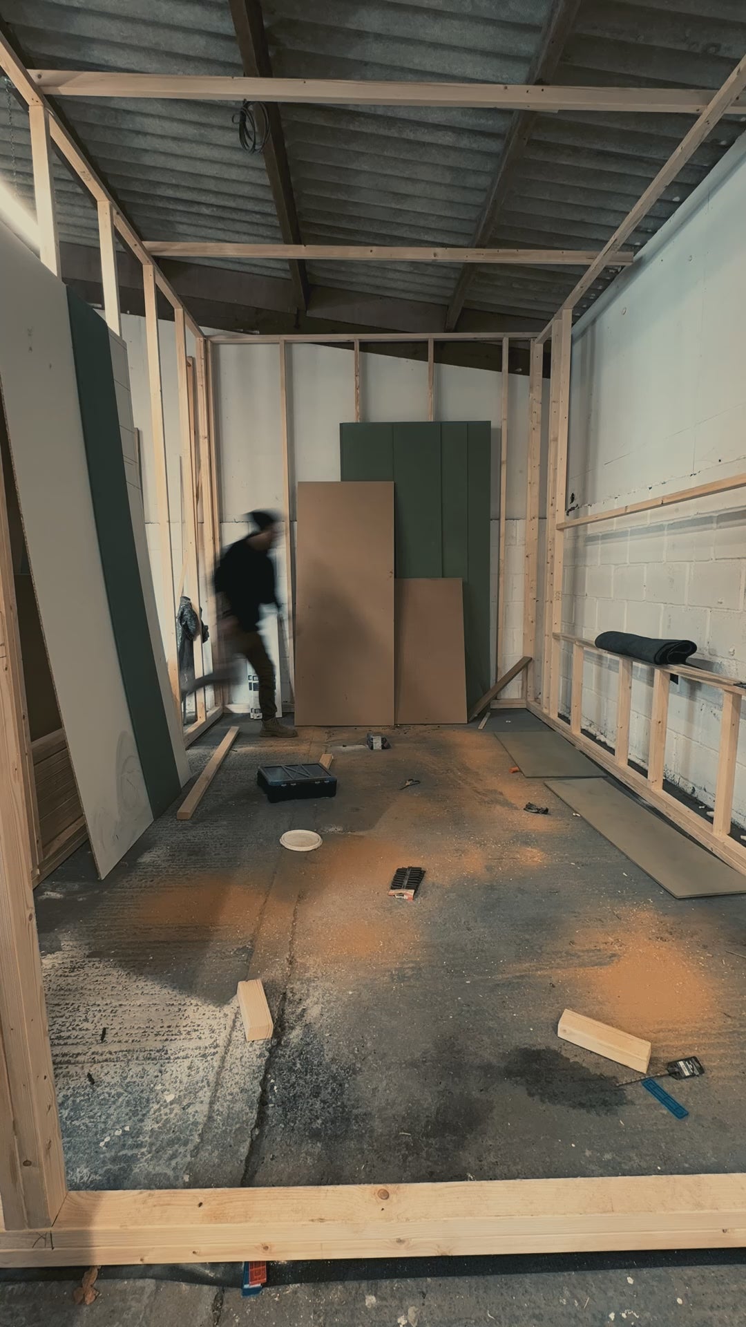 Load video: TUFVAC30M M Class Dust Extractor - Power Tool Take Off - V-TUF