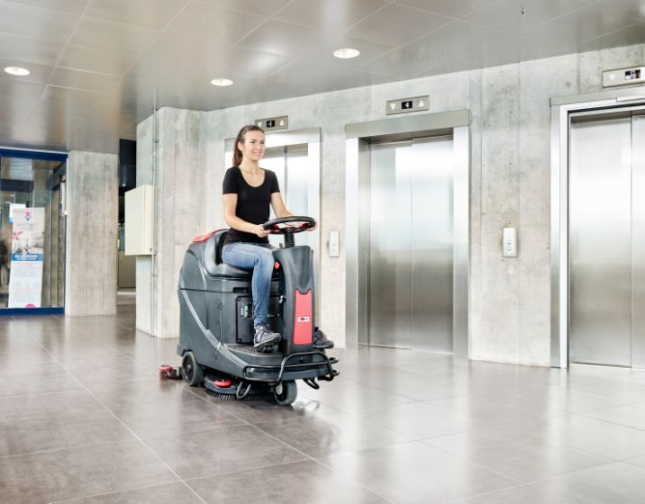 Ride On Battery Scrubber Dryer Viper AS530R