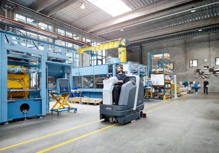 Nilfisk SC6000 860D Ride on Battery Scrubber Dryer 86CM
