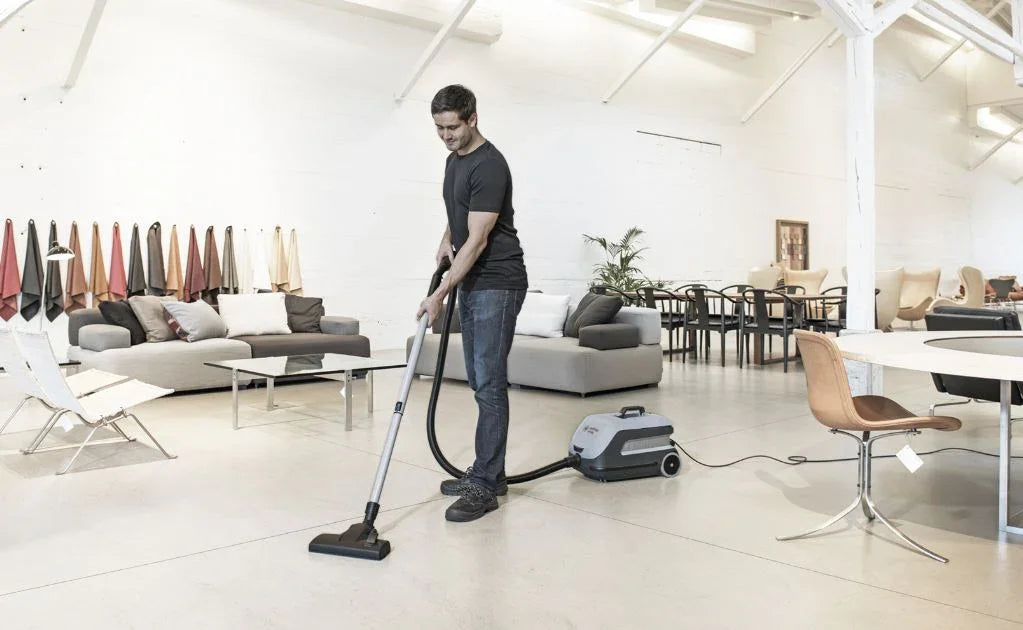 VP600 STD 2 UK Dry Vacuum Cleaner 41600862- Nilfisk