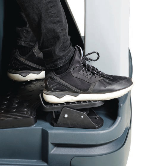 Nilfisk SC6000 860D Ride on Battery Scrubber Dryer 86CM