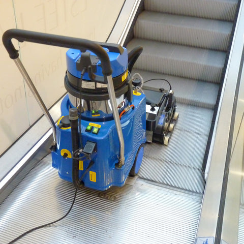 Professional 550 Escalator &amp; Travelator Cleaning Machine Duplex