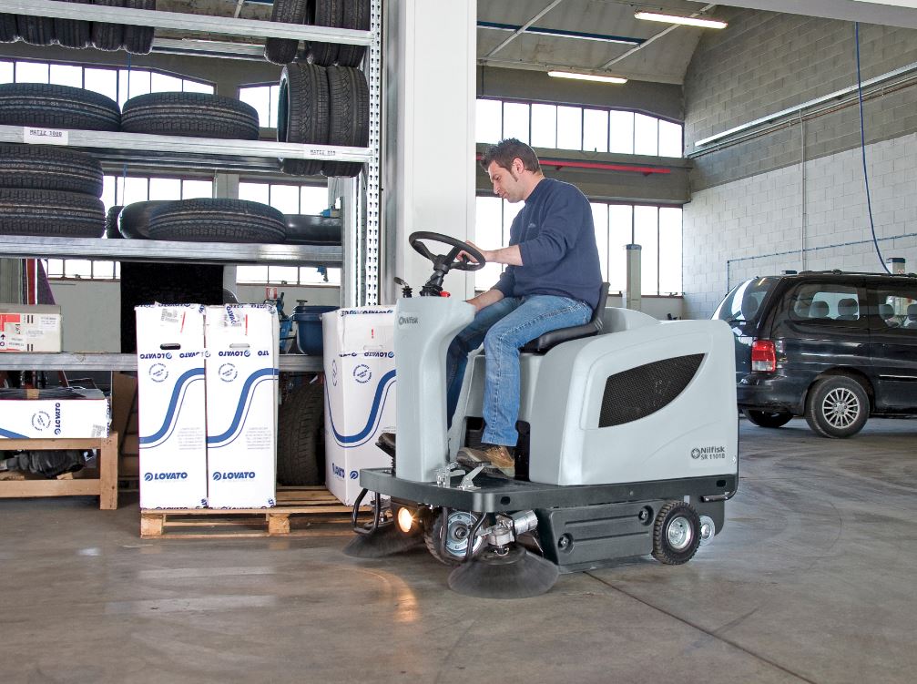 SR1101B Ride on Battery Road Sweeper - Nilfisk