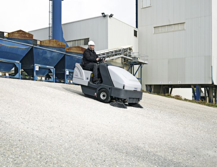 SR1601 D3 Maxi Diesel Ride on Floor Sweeper - Nilfisk