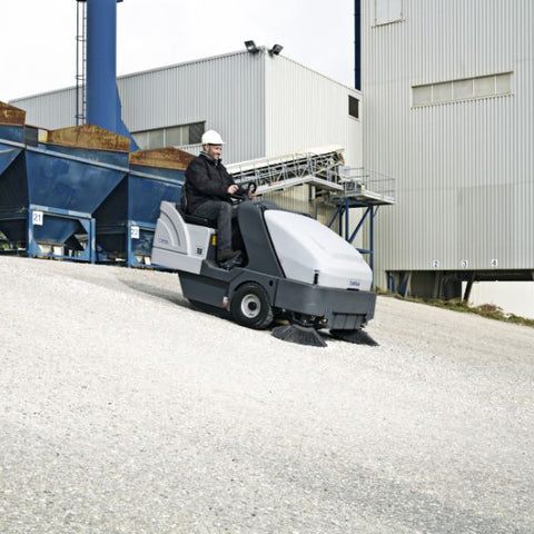 SR1601 B Ride on Battery Road Sweeper - Nilfisk