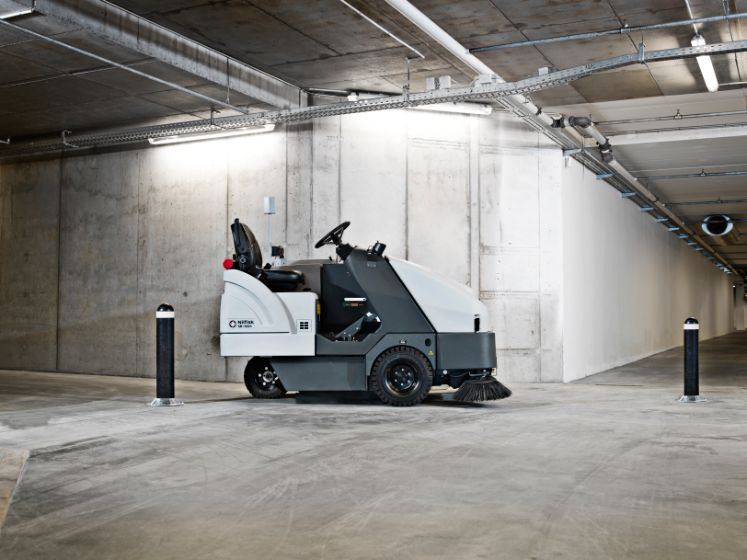 SR1601 D3 Maxi Diesel Ride on Floor Sweeper - Nilfisk
