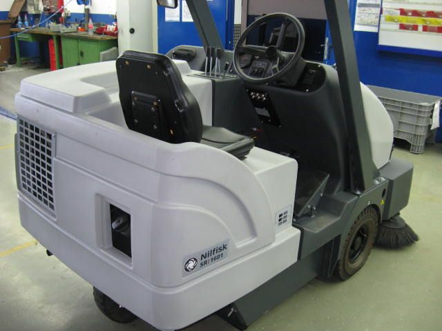 SR1601 D3 Maxi Diesel Ride on Floor Sweeper - Nilfisk