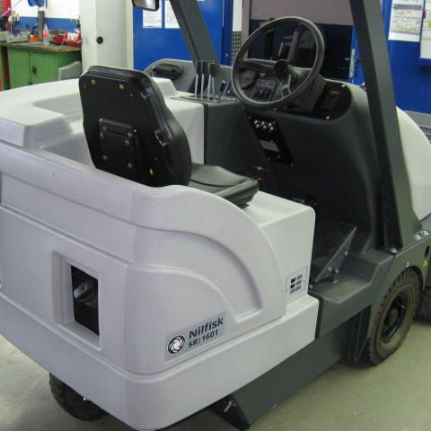 SR1601 D3 Maxi Diesel Ride on Floor Sweeper - Nilfisk