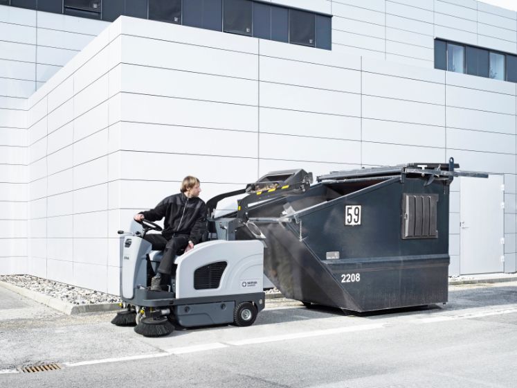 SW4000 P Ride on Petrol Road Sweeper - Nilfisk