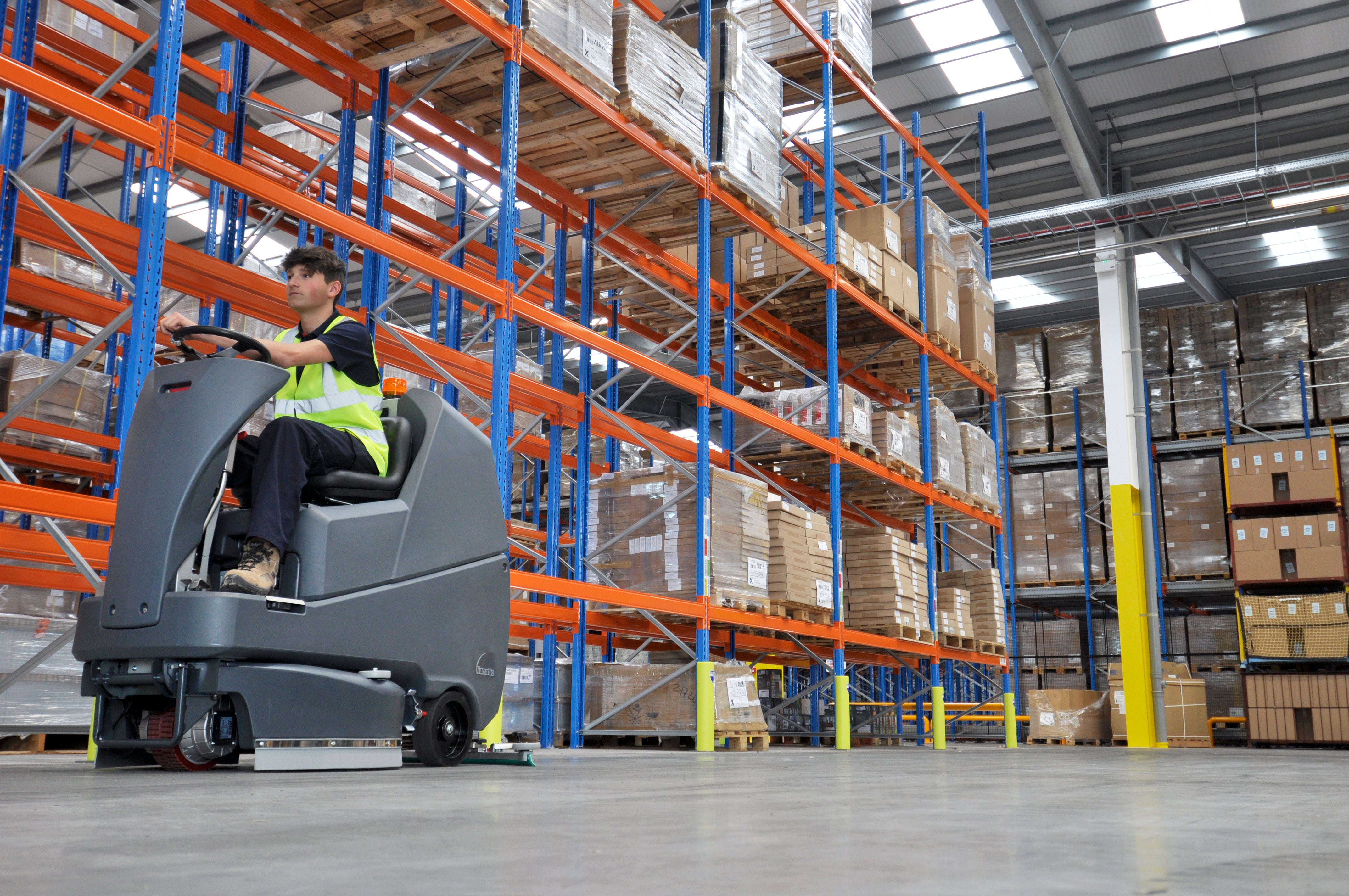 TTV678G/300T Ride On Twintec Vario Scrubber Dryer, Battery - Numatic