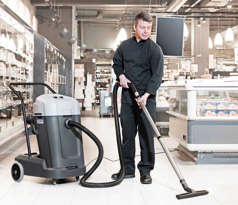 Demonstration of using the Nilfisk Wet and dry vacuum cleaner