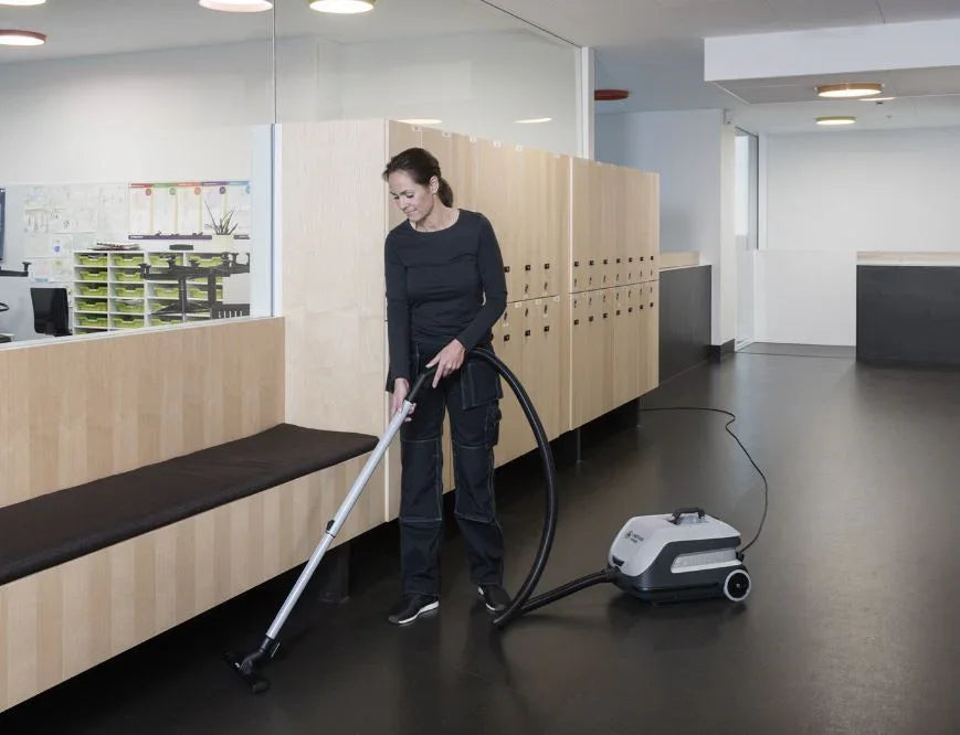VP600 STD 2 UK Dry Vacuum Cleaner 41600862- Nilfisk