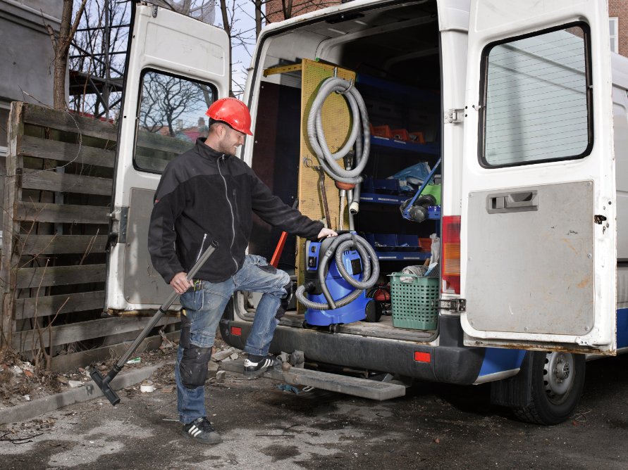 Nilfisk AERO 26-21 vacuum being used for commercial vehicle and fleet cleaning